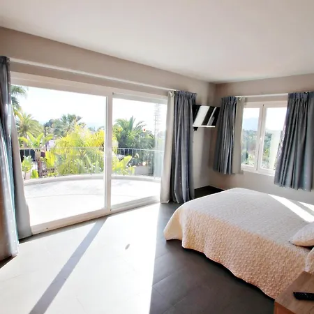 Estrella - With Stunning Views And Private Pool In